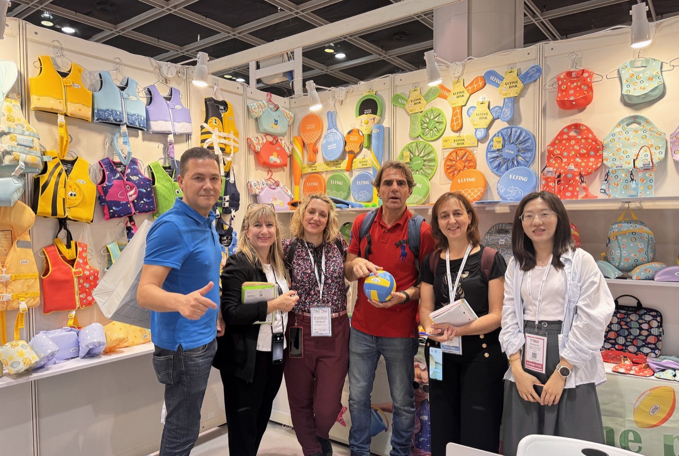 Huatop team meeting global buyers at a trade show booth