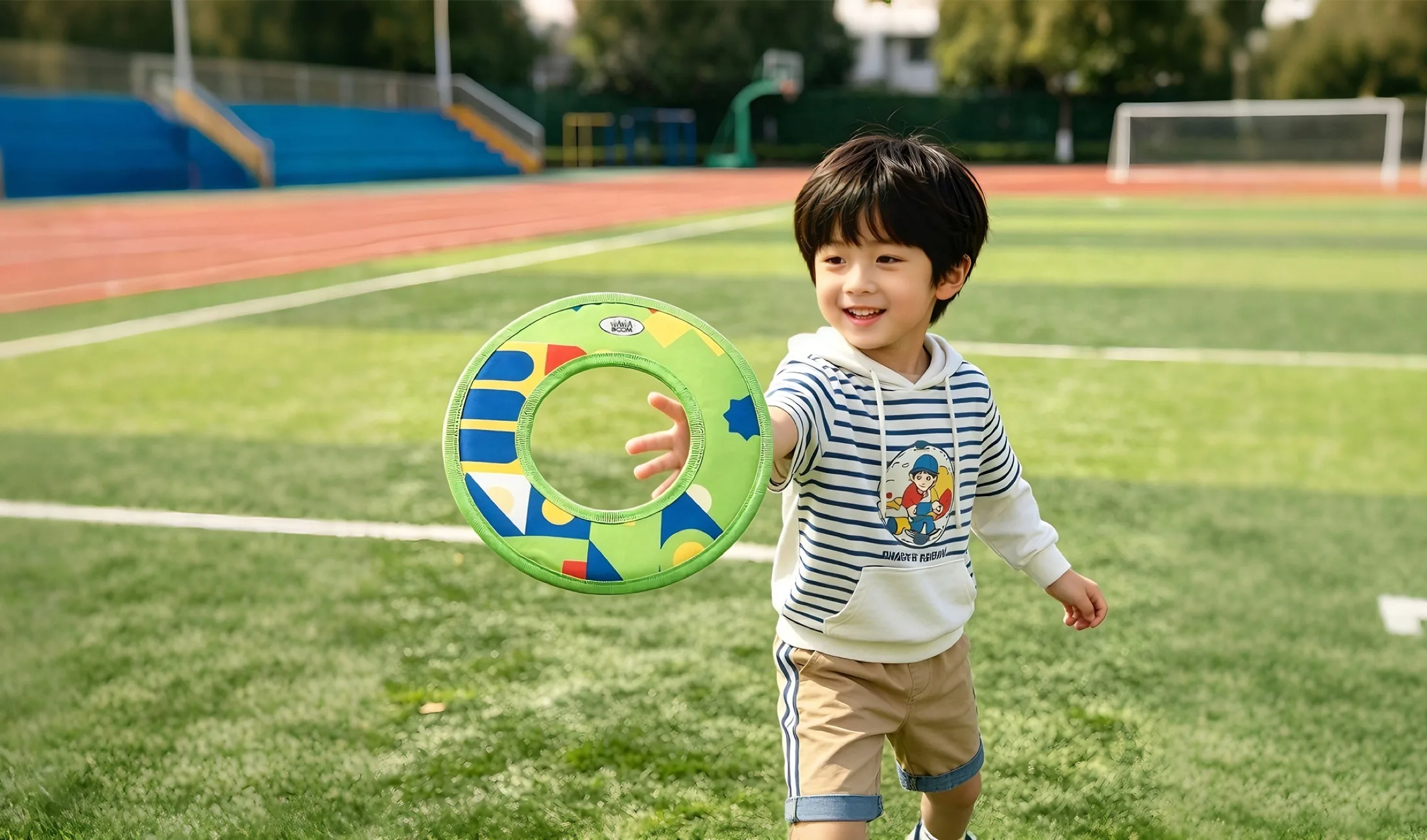 Donut style neoprene frisbee with center opening